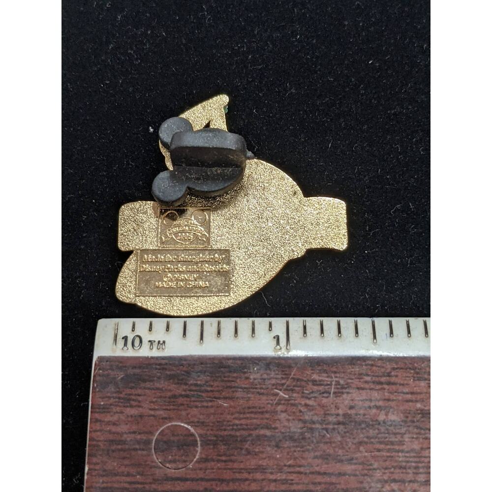 Vintage 2005 Walt Disney World Resort Cinderella Castle Enamel Pin Princess - Picture 3 of 3